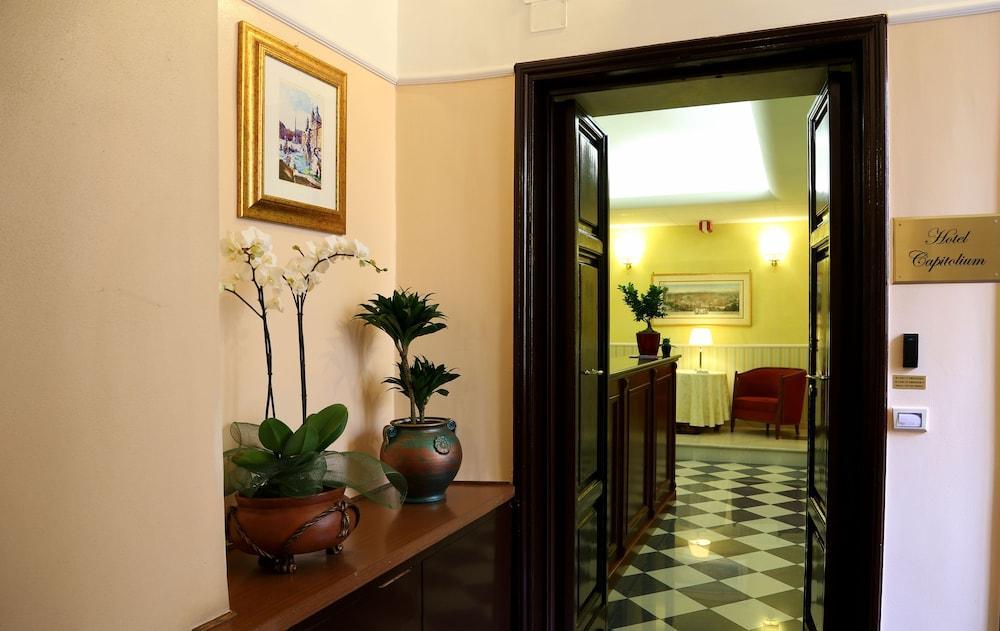 Capitolium Rooms Рим Экстерьер фото